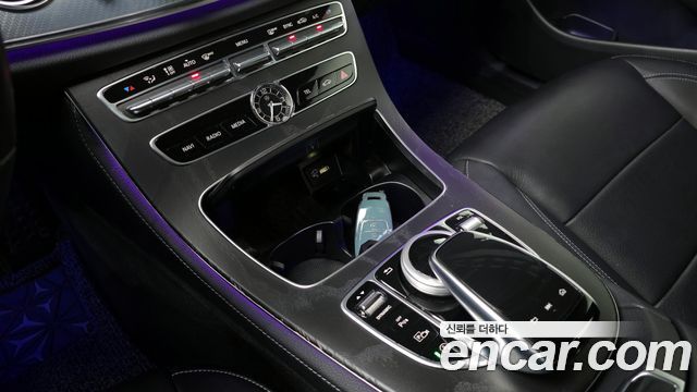 Mercedes-Benz E-Class 2020 — photo 17