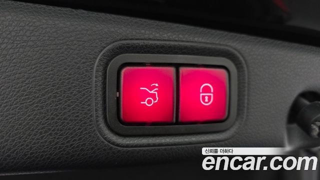 Mercedes-Benz E-Class 2020 — photo 18