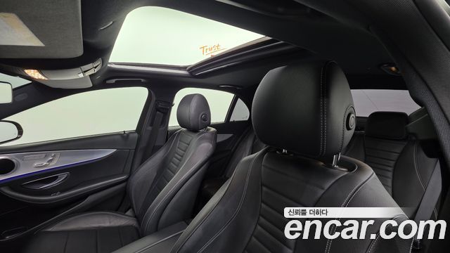 Mercedes-Benz E-Class 2020 — photo 19