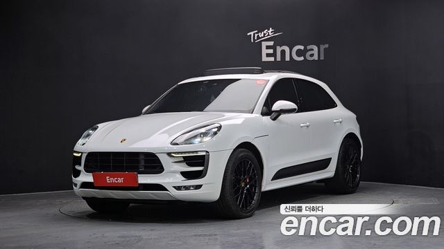 Porsche Macan 2018 — photo 1