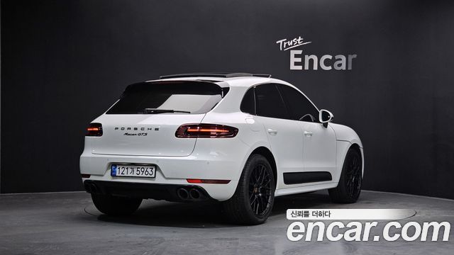 Porsche Macan 2018 — photo 2