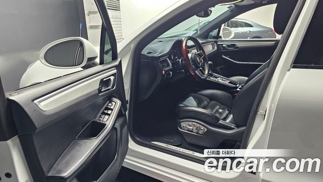 Porsche Macan 2018 — photo 10