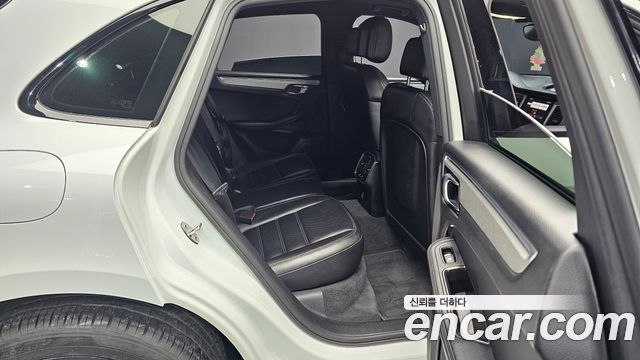 Porsche Macan 2018 — photo 12
