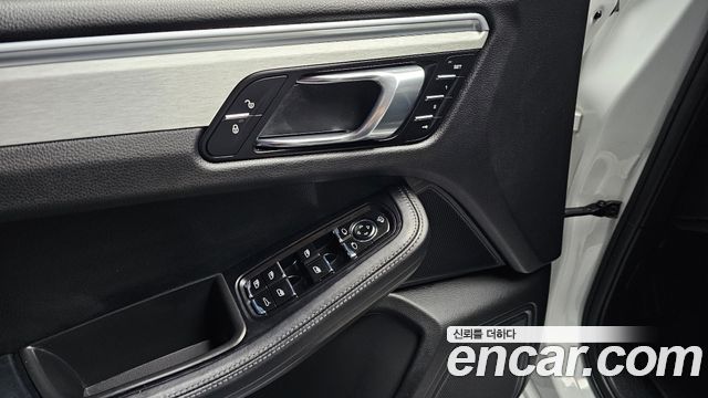 Porsche Macan 2018 — photo 16