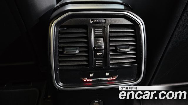 Porsche Macan 2018 — photo 18