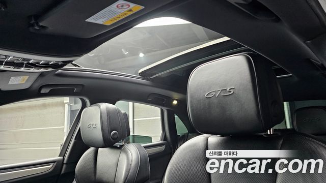Porsche Macan 2018 — photo 19