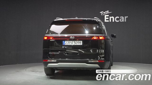 Kia Canival 2021 — photo 4