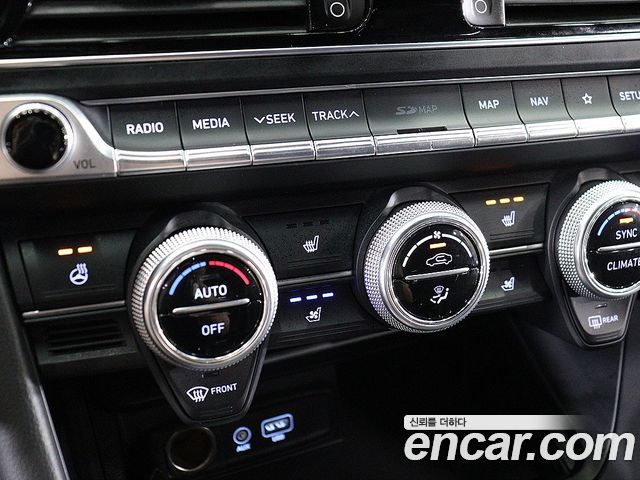 Genesis G70 2018 — photo 10
