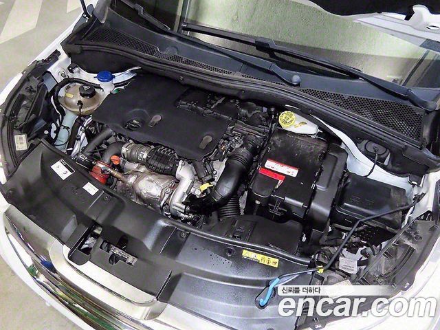 Peugeot 2008 2015 — photo 18