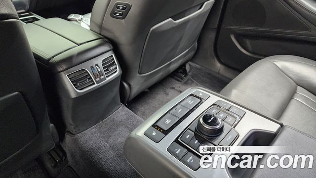 Genesis G80 2018 — photo 18