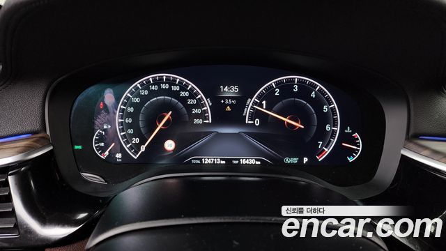 BMW 5-Series 2019 — photo 8