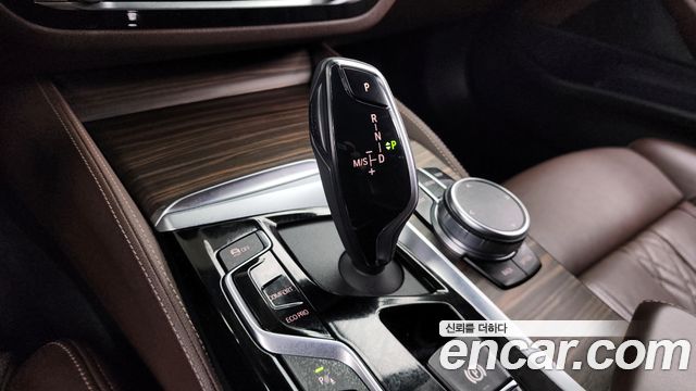 BMW 5-Series 2019 — photo 9