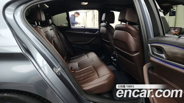 BMW 5-Series 2019 — photo 12