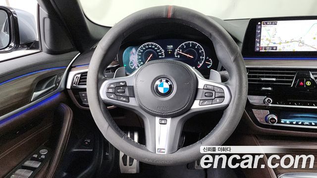 BMW 5-Series 2019 — photo 13