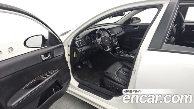 Kia K5 2017 — photo 10