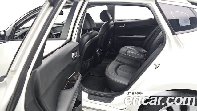 Kia K5 2017 — photo 12