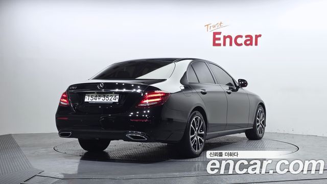 Mercedes-Benz E-Class 2020 — photo 2