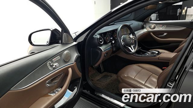 Mercedes-Benz E-Class 2020 — photo 10
