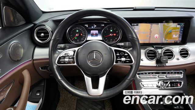 Mercedes-Benz E-Class 2020 — photo 13