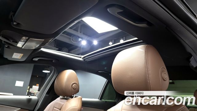 Mercedes-Benz E-Class 2020 — photo 16