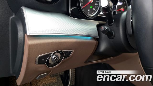 Mercedes-Benz E-Class 2020 — photo 19