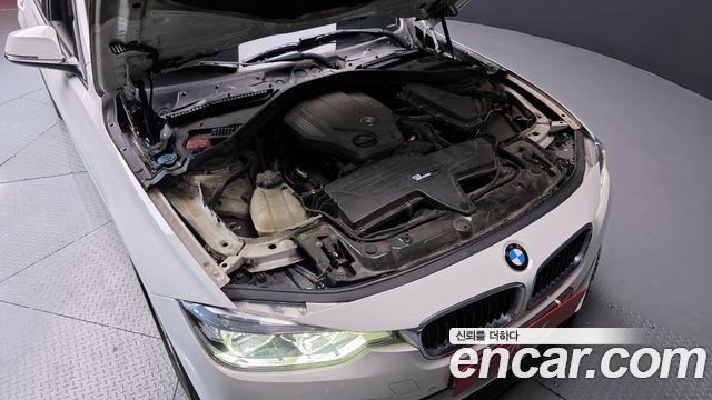 BMW 3-Series 2018 — photo 6