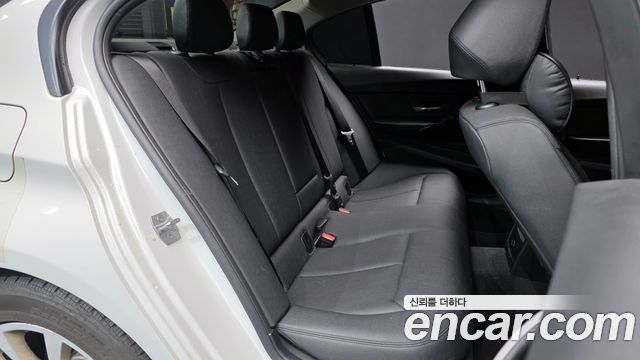 BMW 3-Series 2018 — photo 12