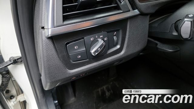 BMW 3-Series 2018 — photo 16