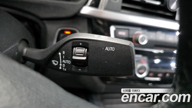 BMW 3-Series 2018 — photo 17