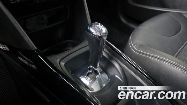 Peugeot 2008 2016 — photo 9
