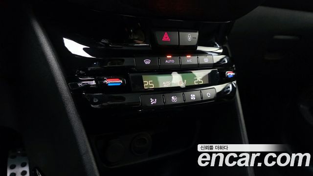 Peugeot 2008 2016 — photo 14