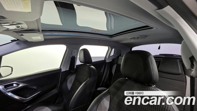 Peugeot 2008 2016 — photo 19