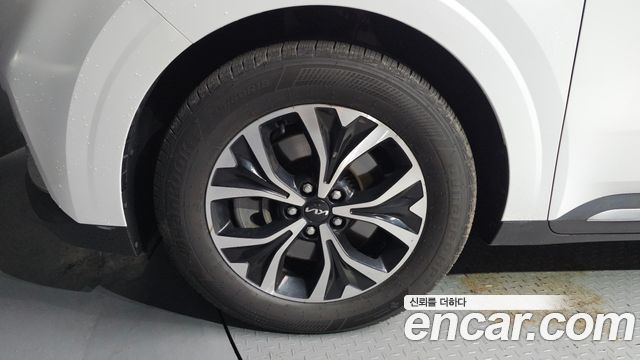 Kia Canival 2023 — photo 5