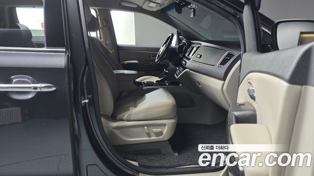 Kia Canival 2019 — photo 11