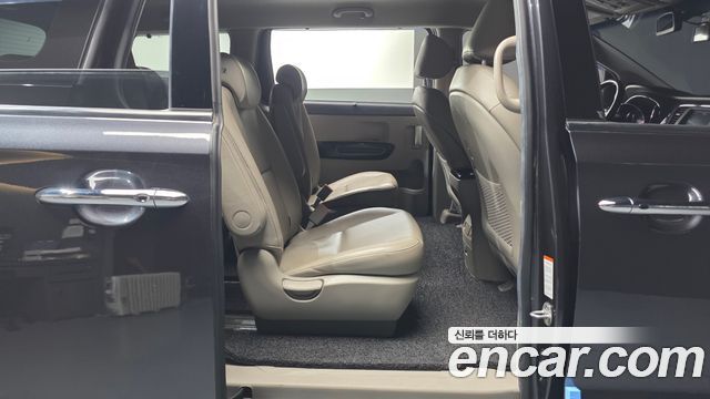 Kia Canival 2019 — photo 12