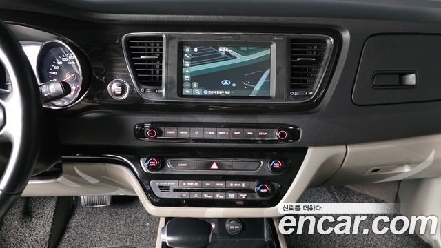 Kia Canival 2019 — photo 14