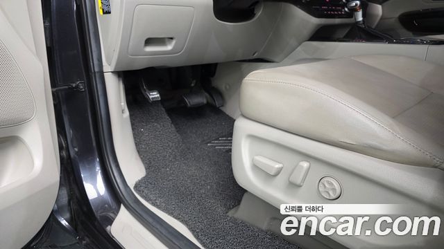 Kia Canival 2019 — photo 17
