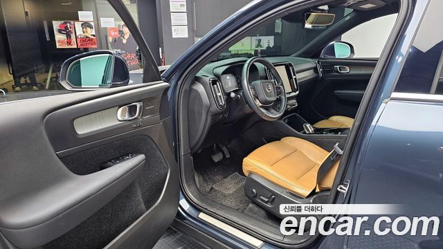 Volvo XC40 2021 — photo 11