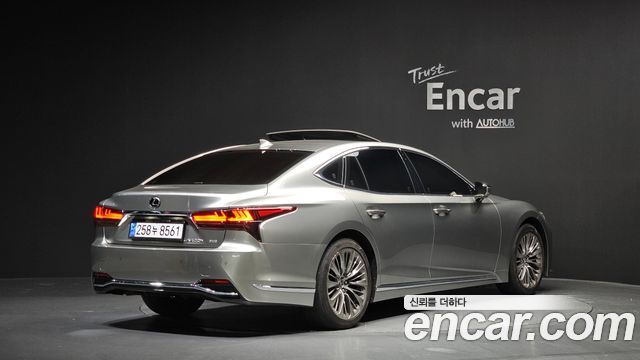 Lexus LS 2023 — photo 2