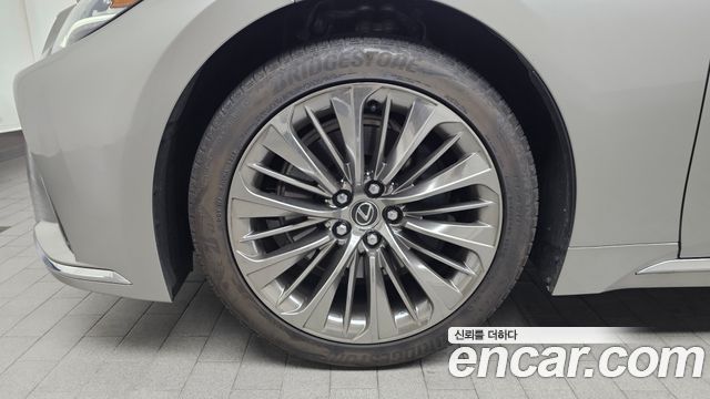 Lexus LS 2023 — photo 5
