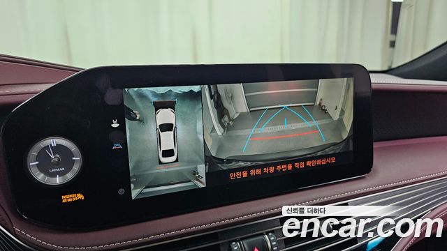 Lexus LS 2023 — photo 16