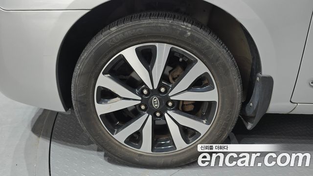 Kia Carens 2011 — photo 5