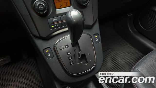 Kia Carens 2011 — photo 9