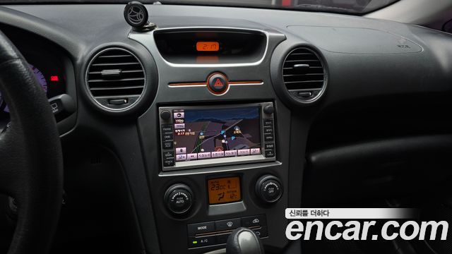 Kia Carens 2011 — photo 15