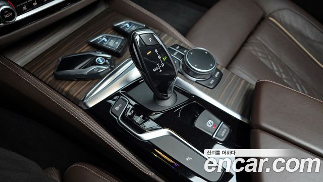 BMW 5-Series 2018 — photo 9