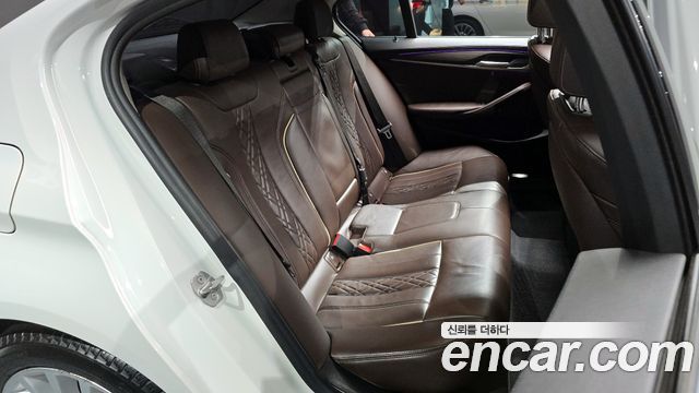 BMW 5-Series 2018 — photo 12