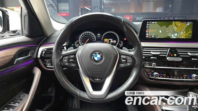 BMW 5-Series 2018 — photo 13