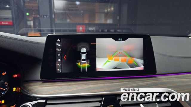 BMW 5-Series 2018 — photo 14