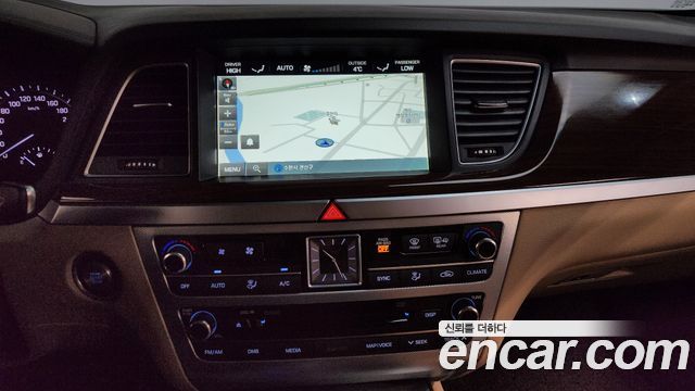 Genesis G80 2017 — photo 14