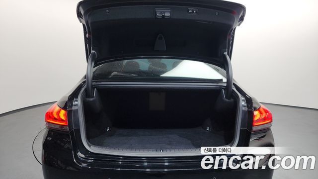 Genesis G80 2017 — photo 20